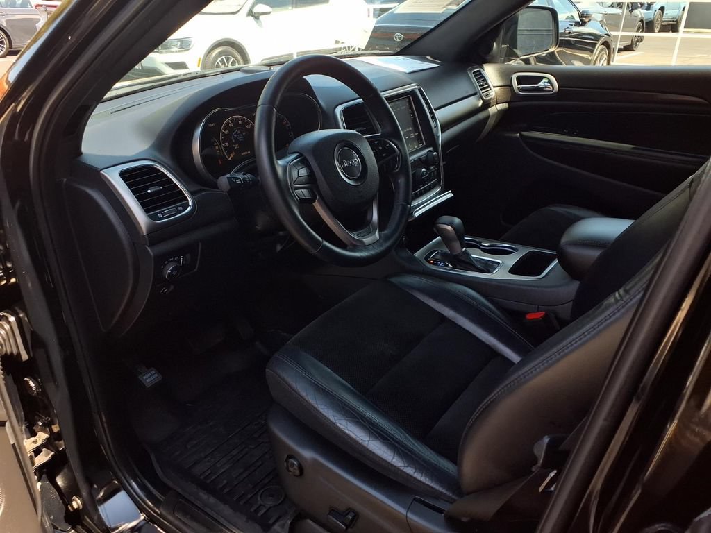 Used 2018 Jeep Grand Cherokee Altitude RWD image 16