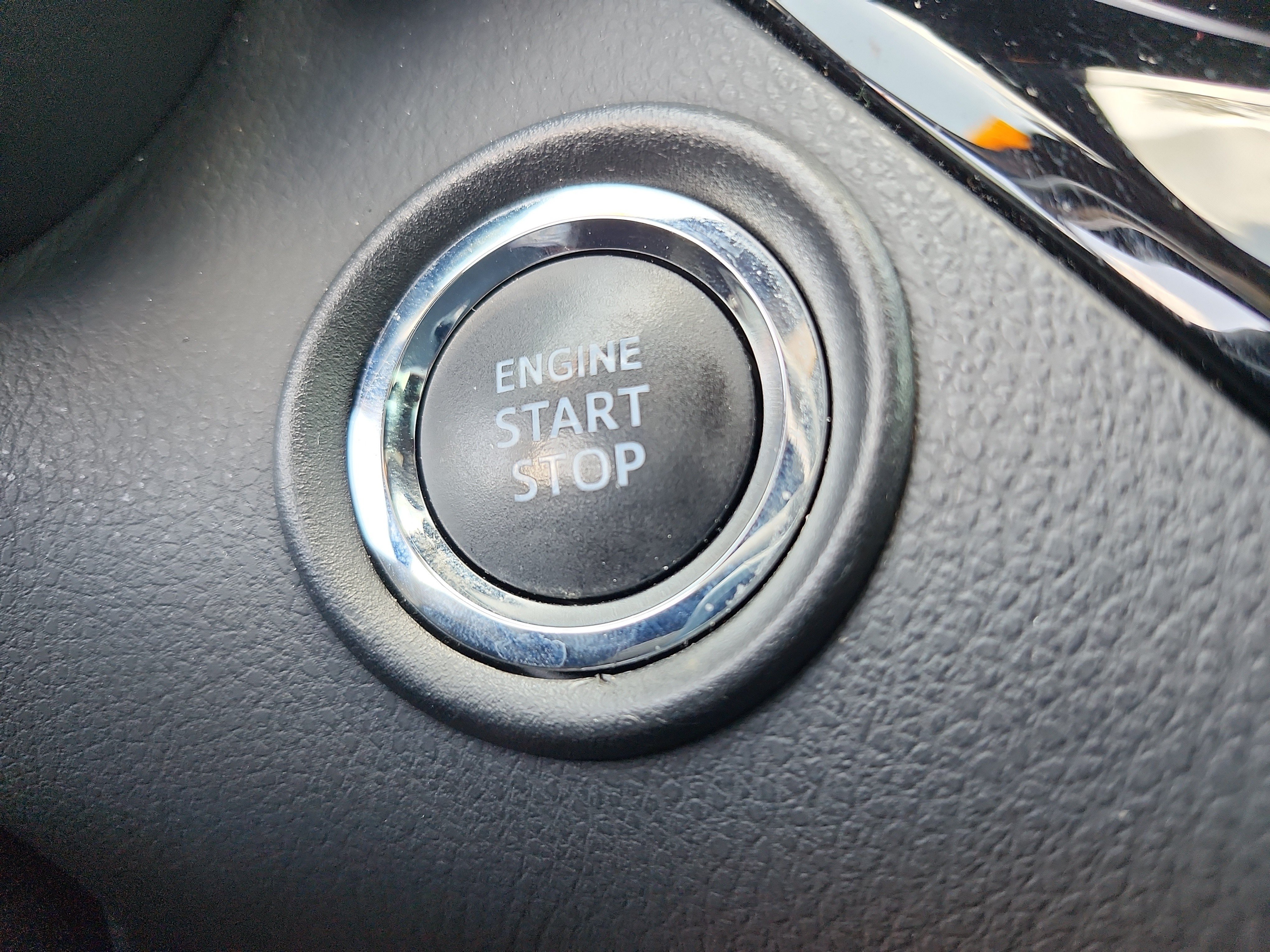 Used 2020 Toyota C-HR XLE FWD image 32