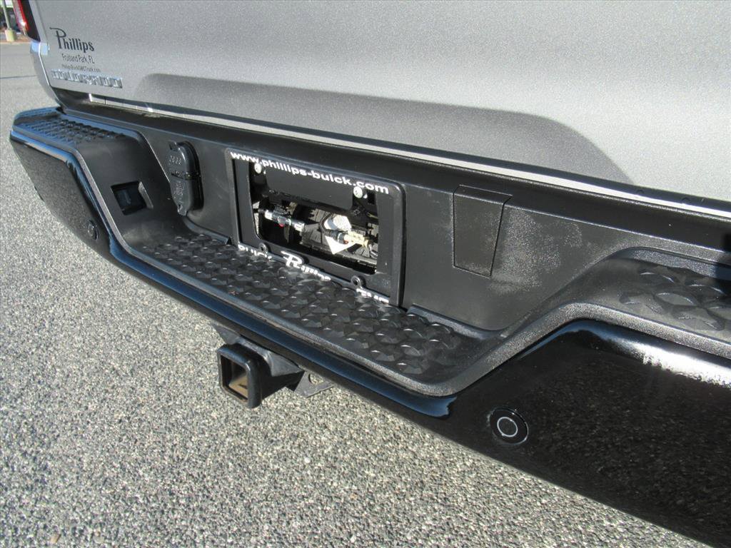 Used 2023 Chevrolet Colorado Z71 w/ Z71 Convenience Package 2 image 8