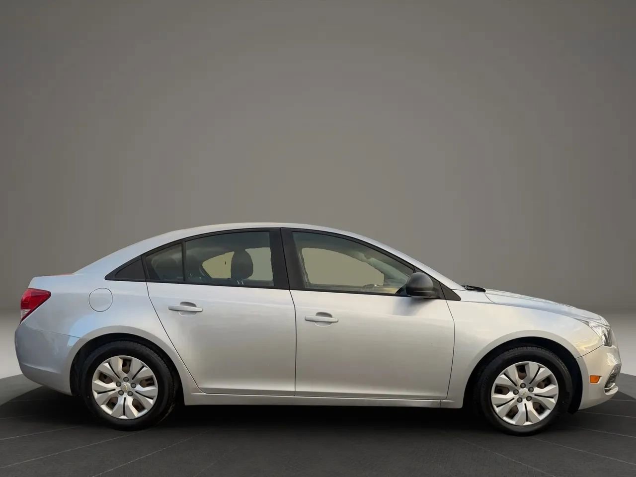 Used 2016 Chevrolet Cruze LS image 4