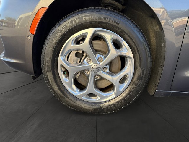 Used 2021 Chrysler Pacifica Limited w/ Premium & Safety Sphere Group AWD/4WD image 9