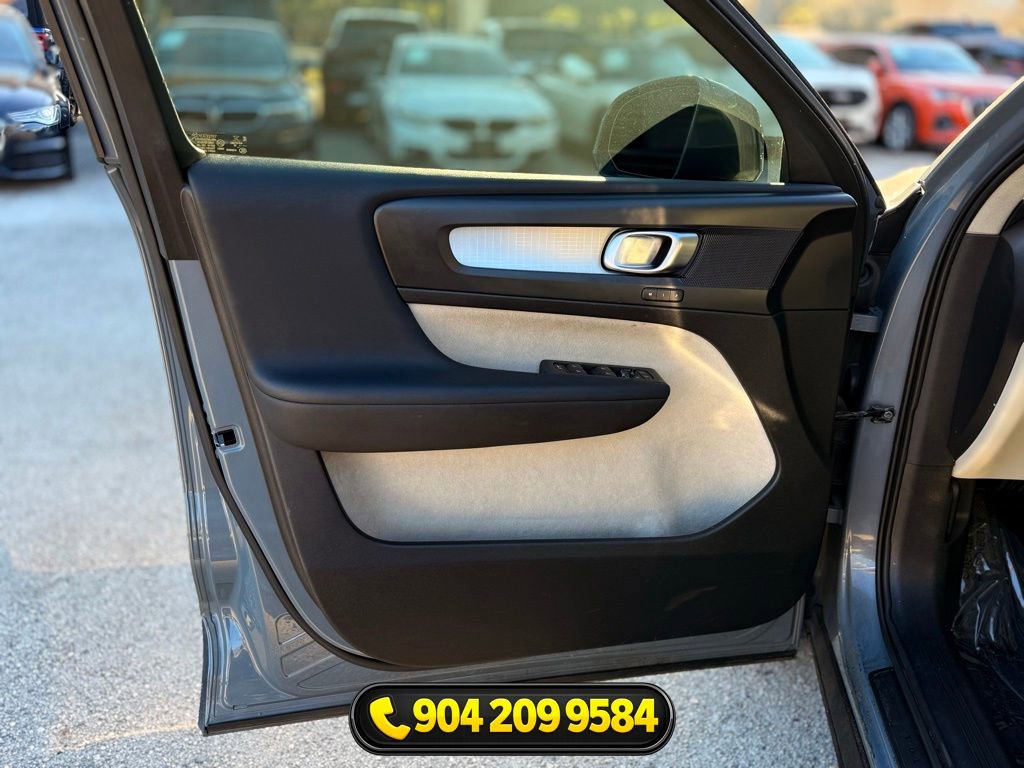 Used 2020 Volvo XC40 T5 Momentum w/ Protection Package Premier image 9