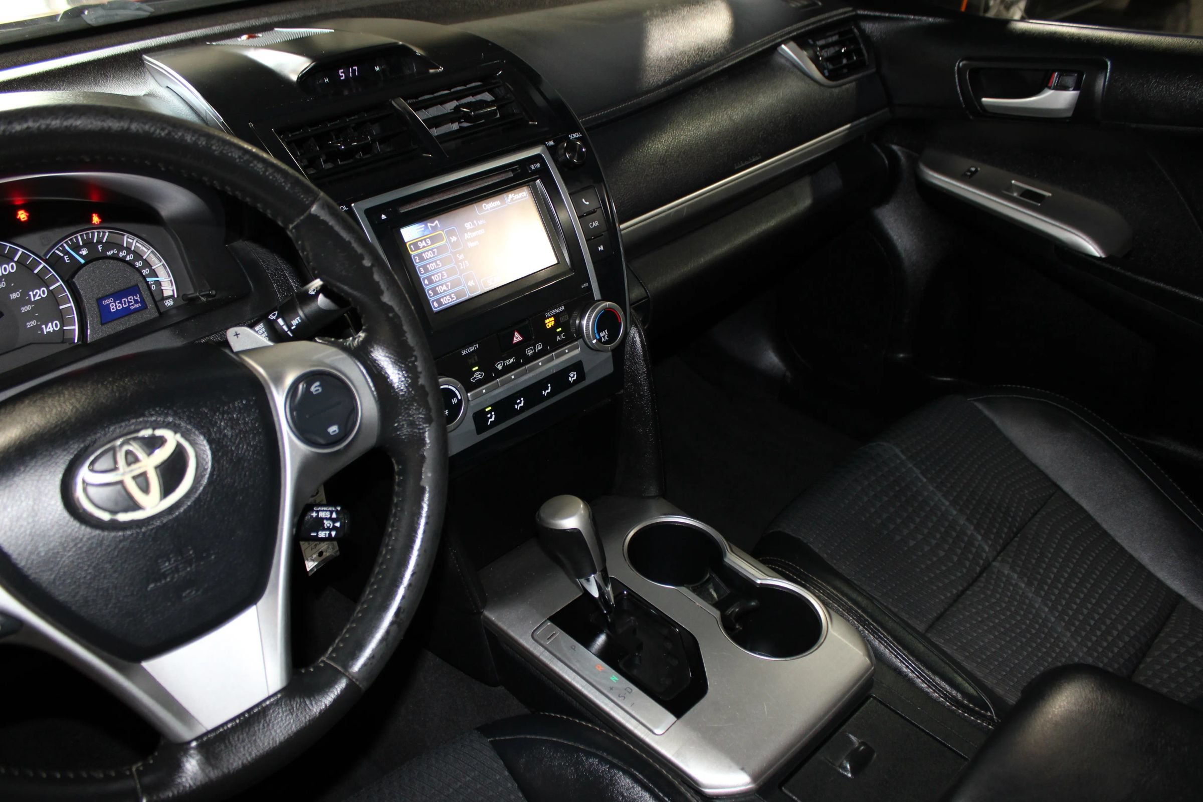 Used 2012 Toyota Camry SE FWD image 14