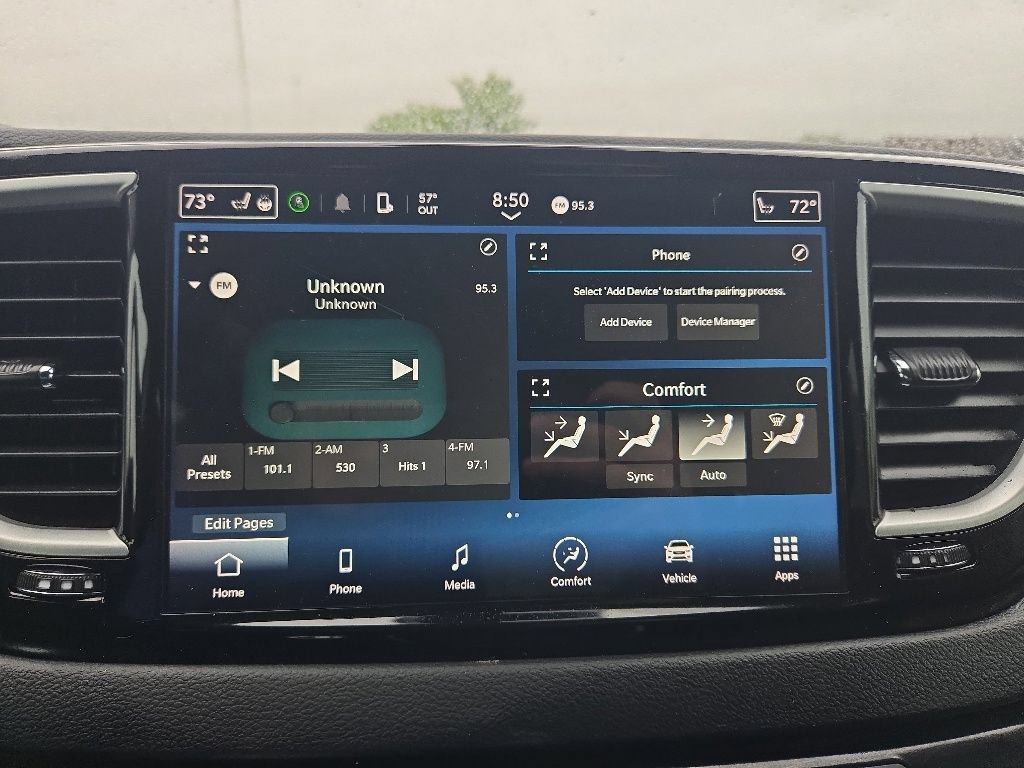 Used 2023 Chrysler Pacifica Touring-L FWD image 14