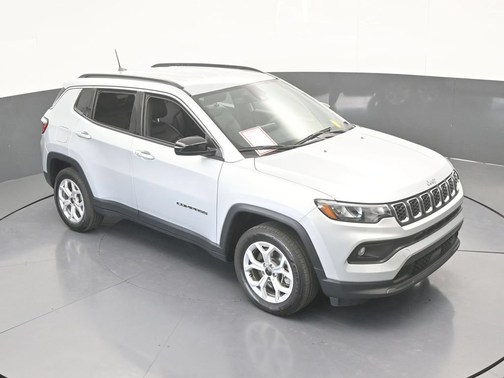 Used 2025 Jeep Compass Latitude AWD/4WD image 23