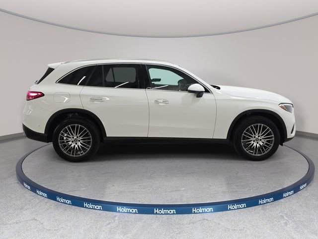 Used 2025 Mercedes-Benz GLC 300 4MATIC image 5