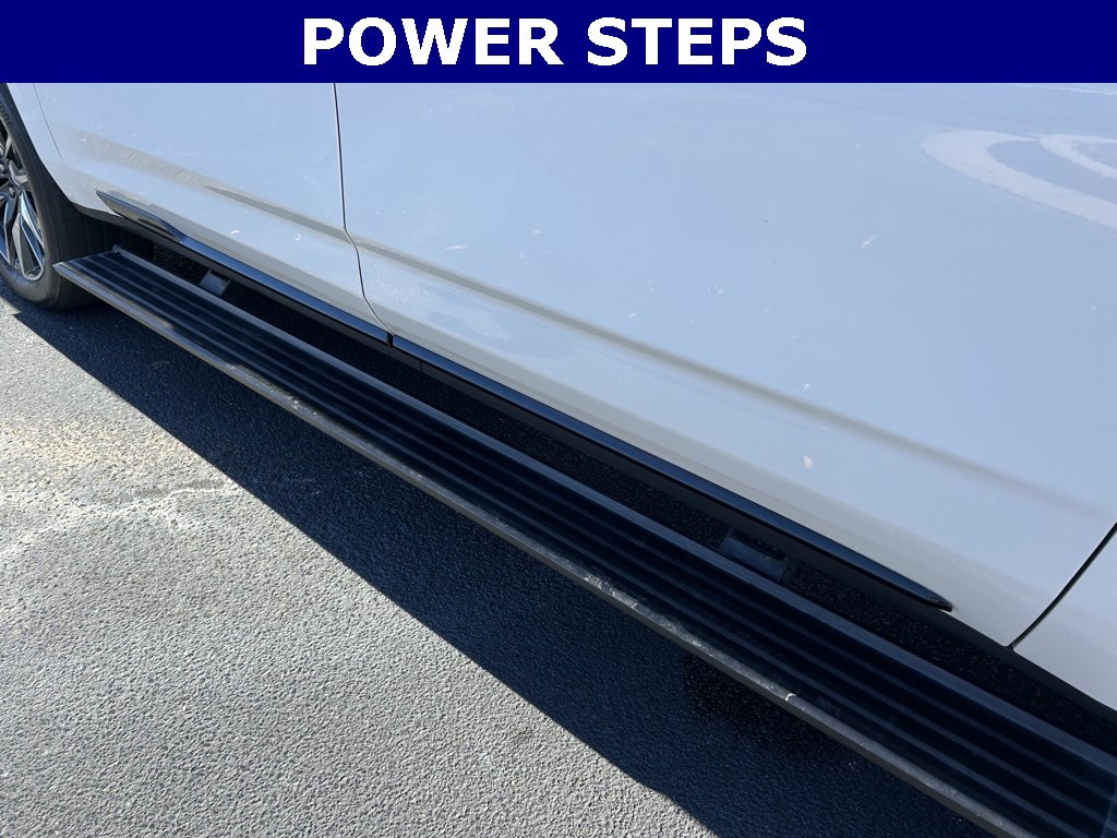 Used 2023 Cadillac Escalade ESV Sport Platinum image 13