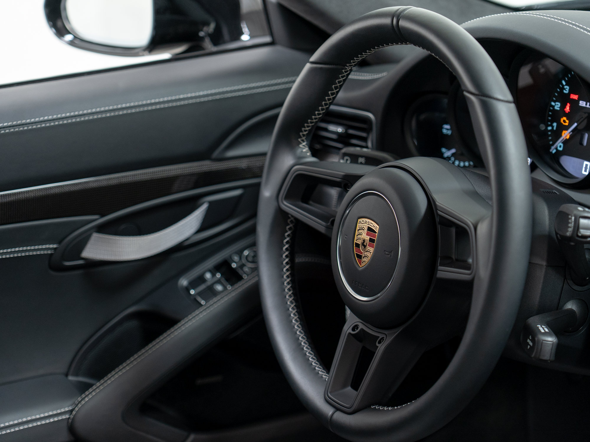 Used 2016 Porsche 911 R RWD image 38