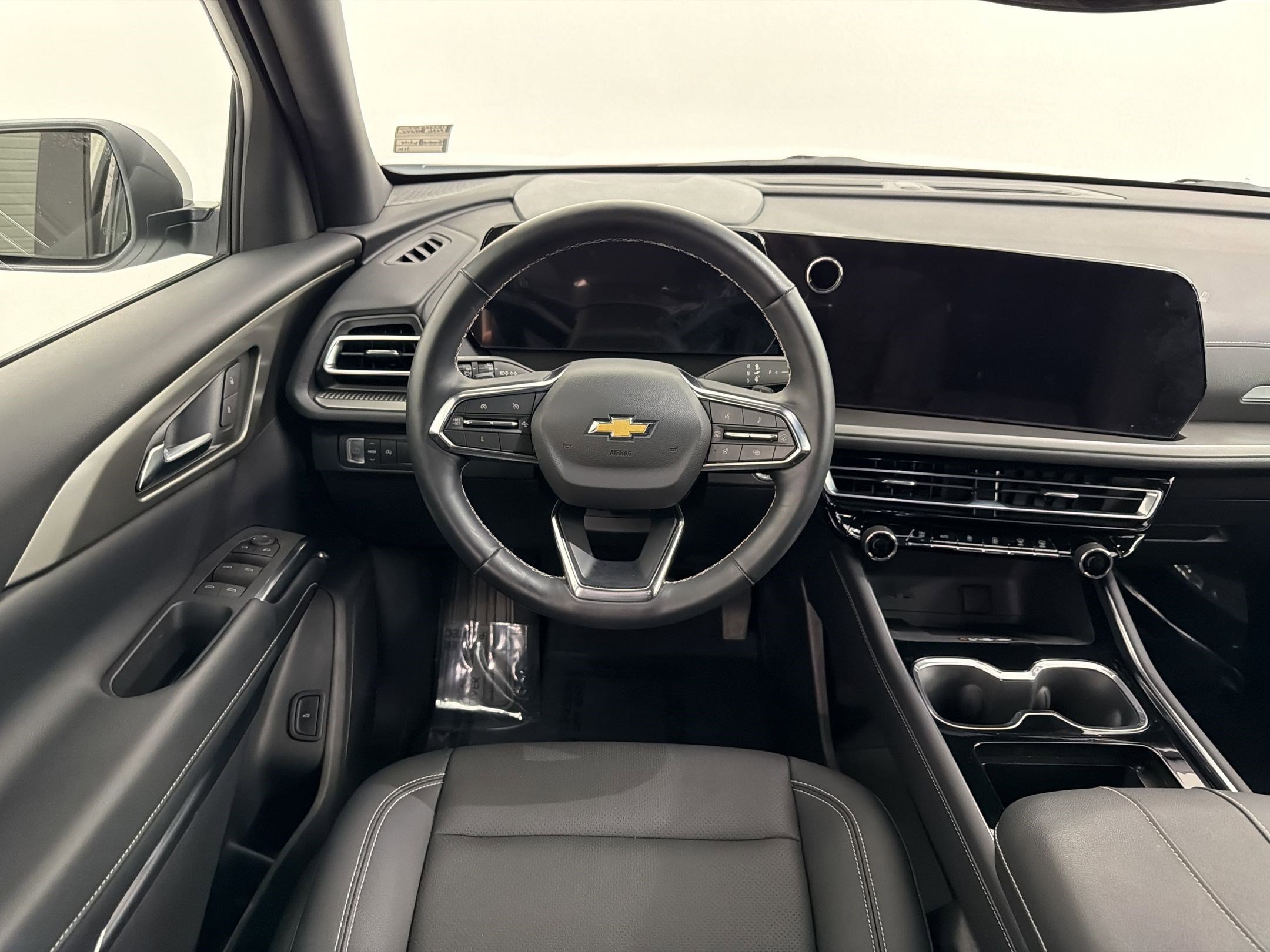 Used 2024 Chevrolet Traverse LT w/ LPO, Floor Liner Package FWD image 27