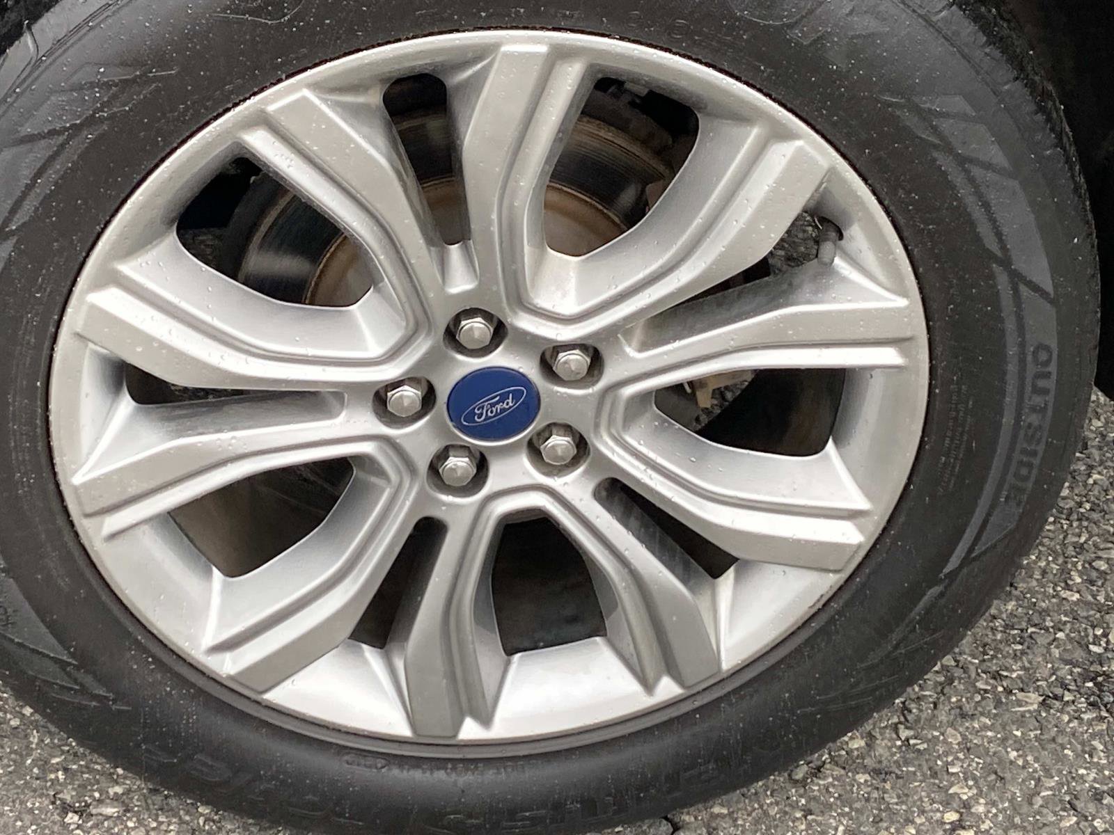 Used 2019 Ford Edge Titanium w/ Equipment Group 301A AWD/4WD image 28