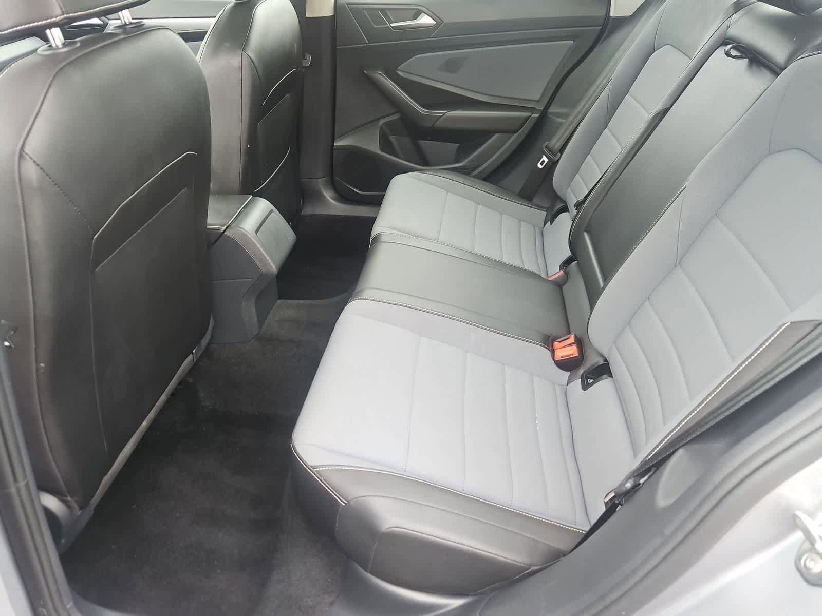 Certified 2025 Volkswagen Jetta SE FWD image 20