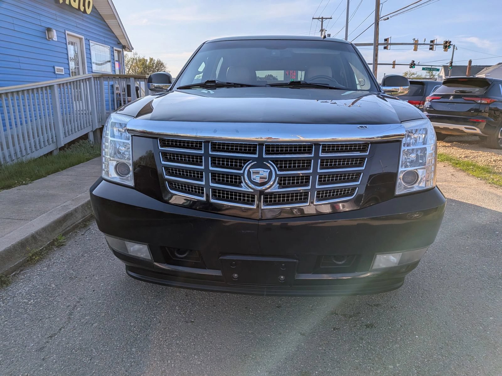 Used 2011 Cadillac Escalade Premium AWD/4WD image 9