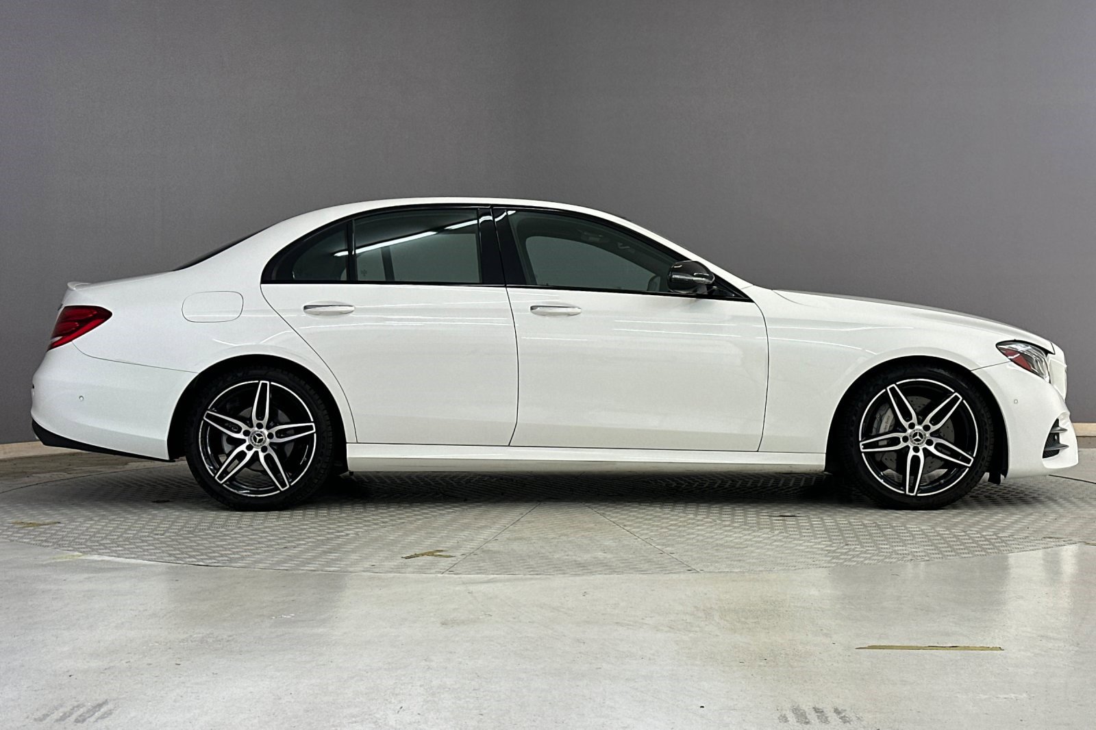 Used 2019 Mercedes-Benz E 300 image 7