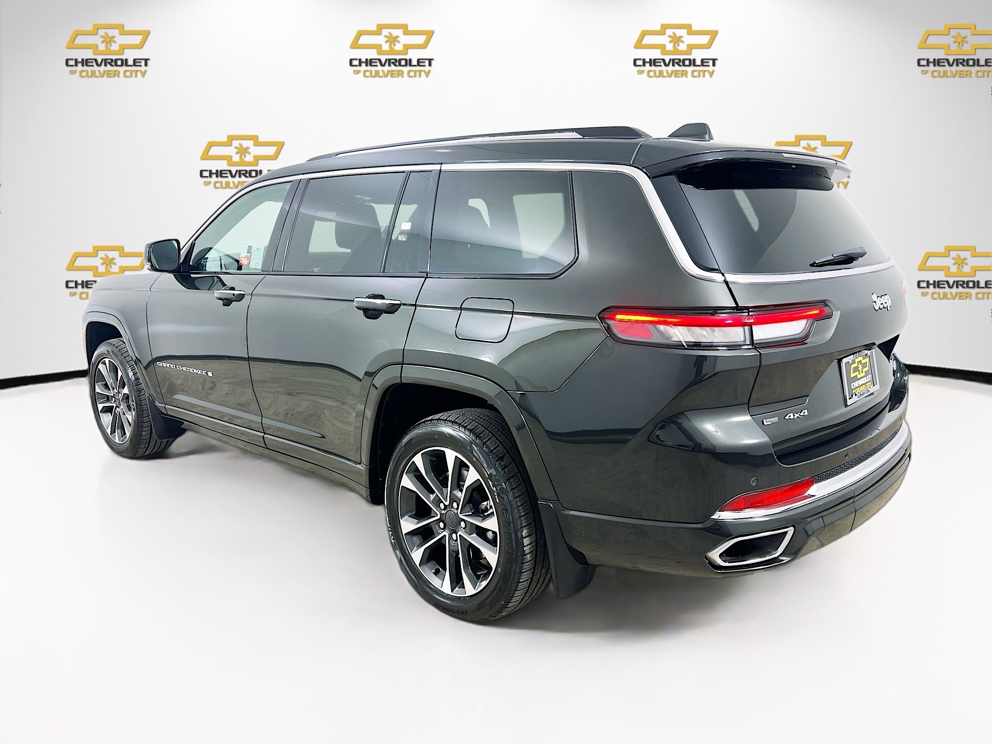 Used 2023 Jeep Grand Cherokee L Overland w/ Rear Seat Video Group I image 5