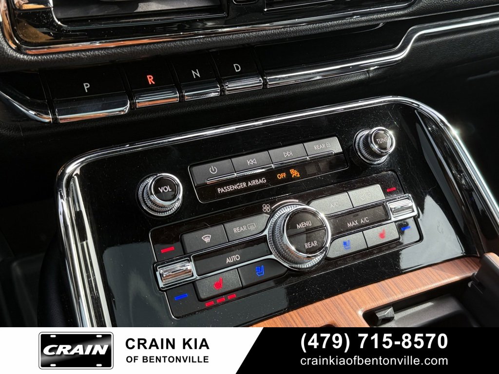 Used 2018 Lincoln Navigator L Reserve w/ Technology Package image 16