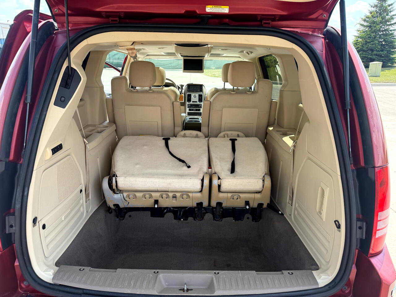 Used 2009 Chrysler Town & Country Limited w/ Entertainment Group #3 image 21