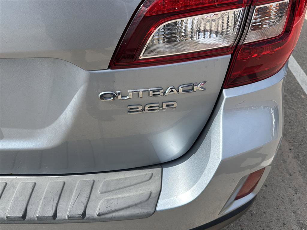 Used 2017 Subaru Outback 3.6R Limited w/ Popular Package #5 image 12