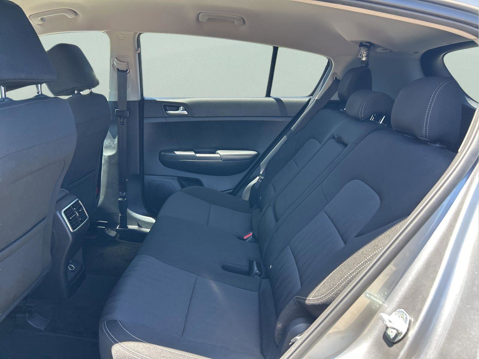 Used 2022 Kia Sportage LX image 11