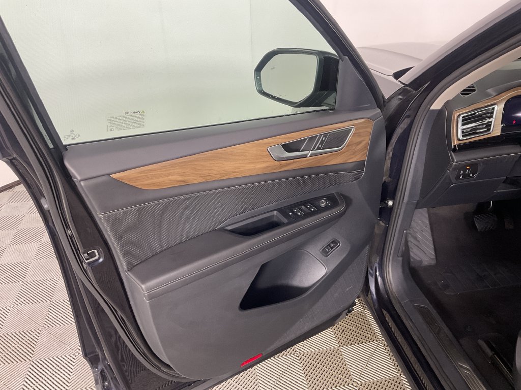 Used 2025 Volkswagen Atlas SE AWD/4WD image 10