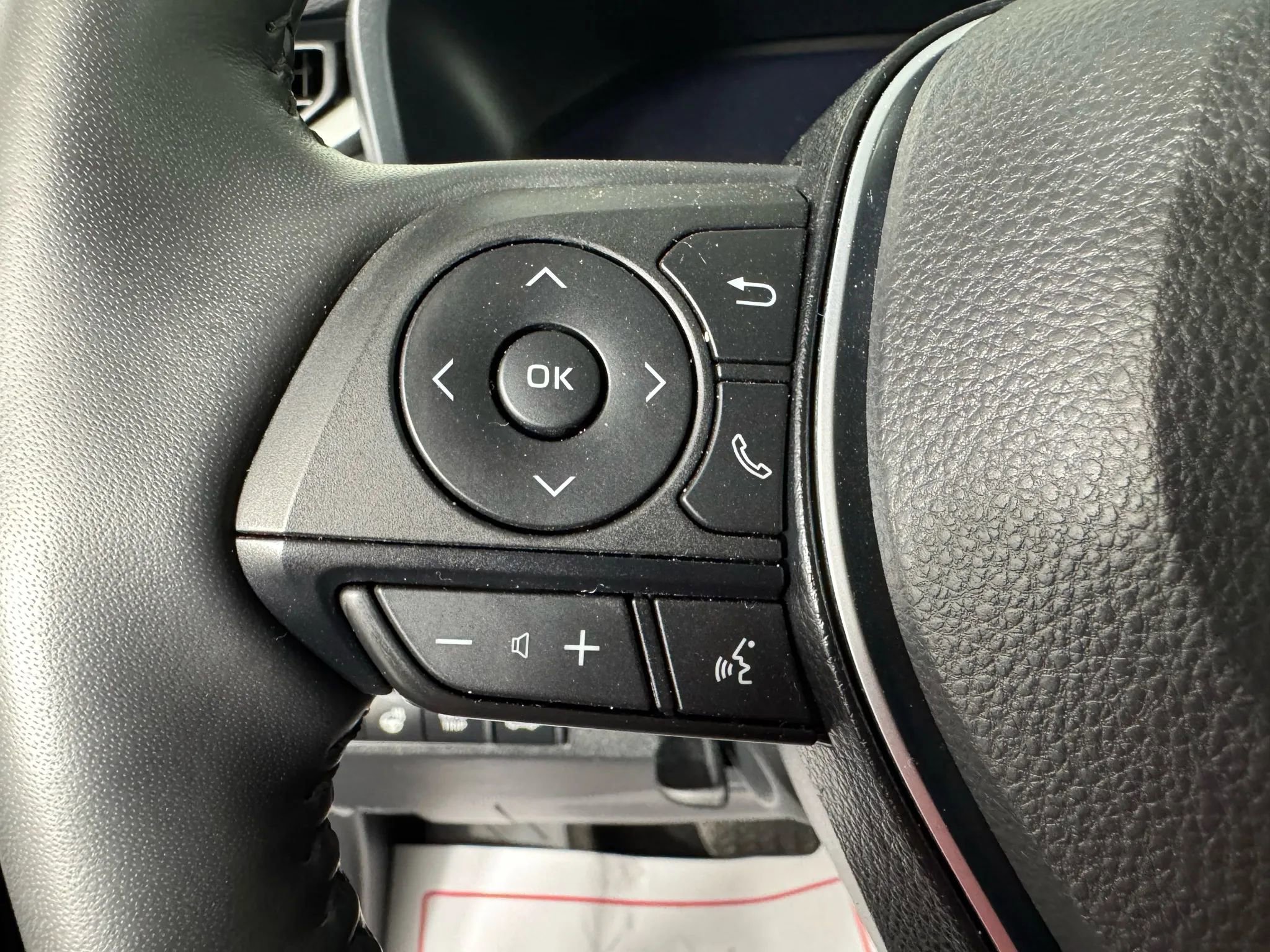 Used 2023 Toyota RAV4 Limited FWD image 16