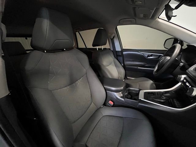 Used 2021 Toyota RAV4 XLE AWD/4WD image 9