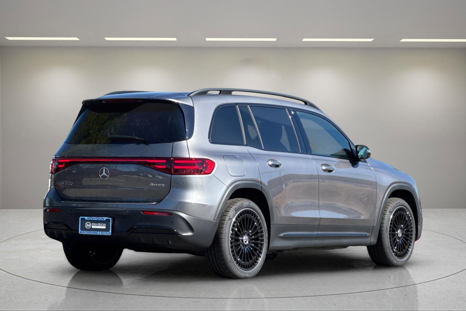 Used 2024 Mercedes-Benz EQB 300 4MATIC image 4