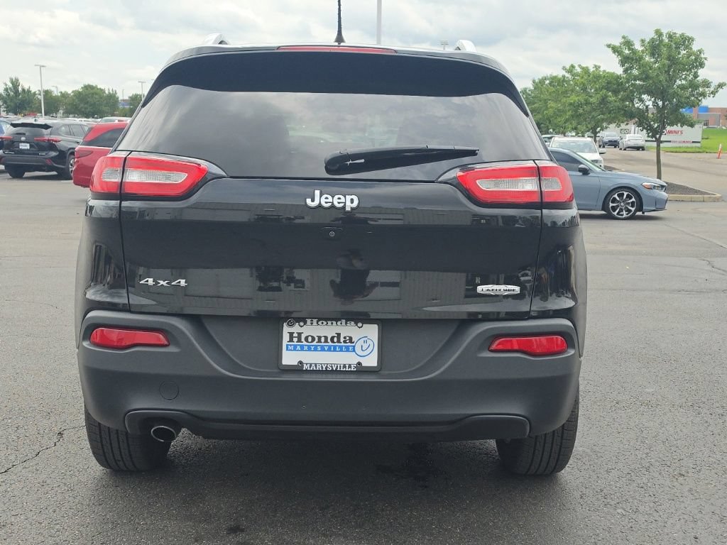 Used 2016 Jeep Cherokee Latitude w/ Cold Weather Group AWD/4WD image 6