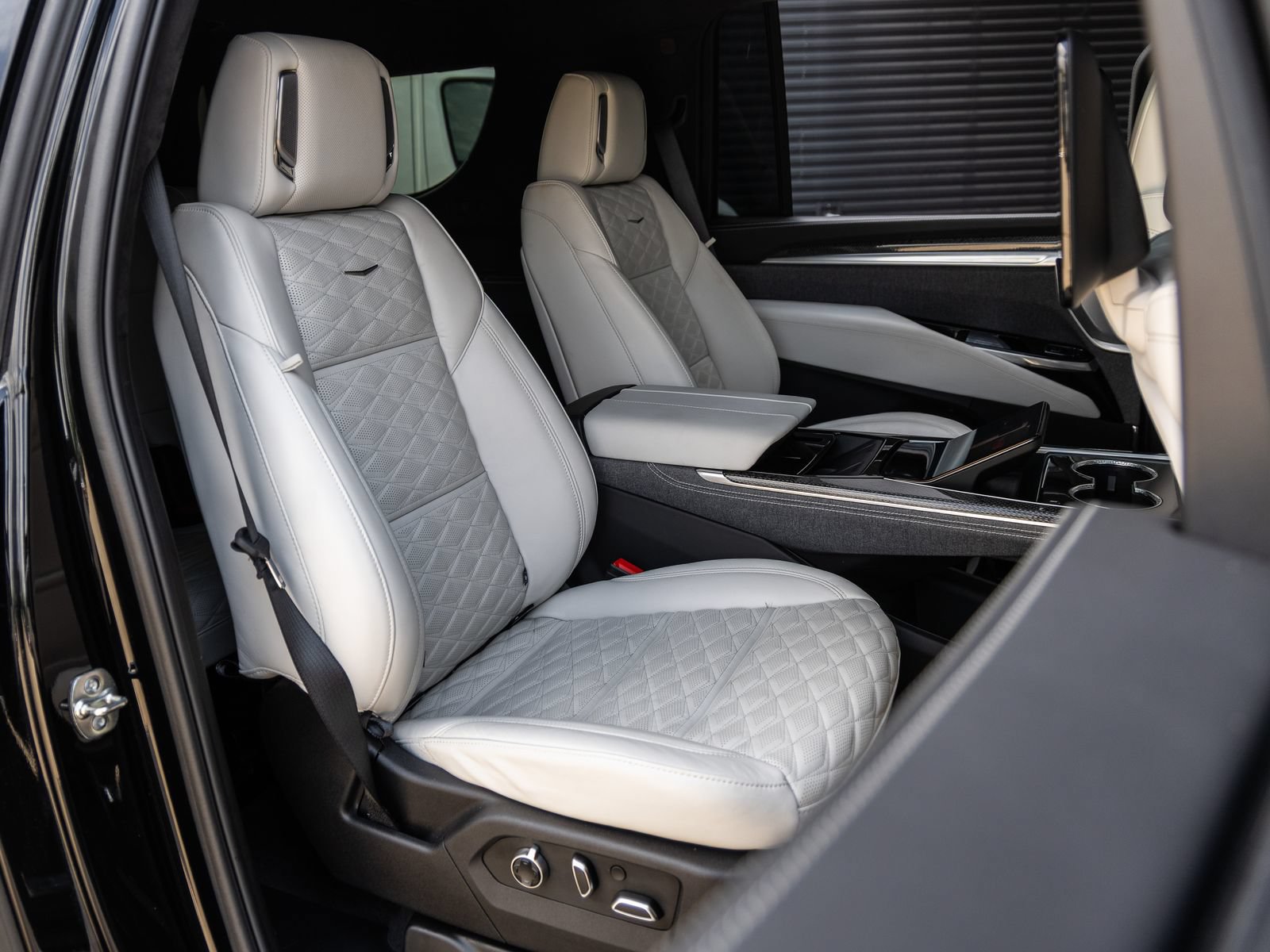 Used 2025 Cadillac Escalade ESV V AWD/4WD image 43