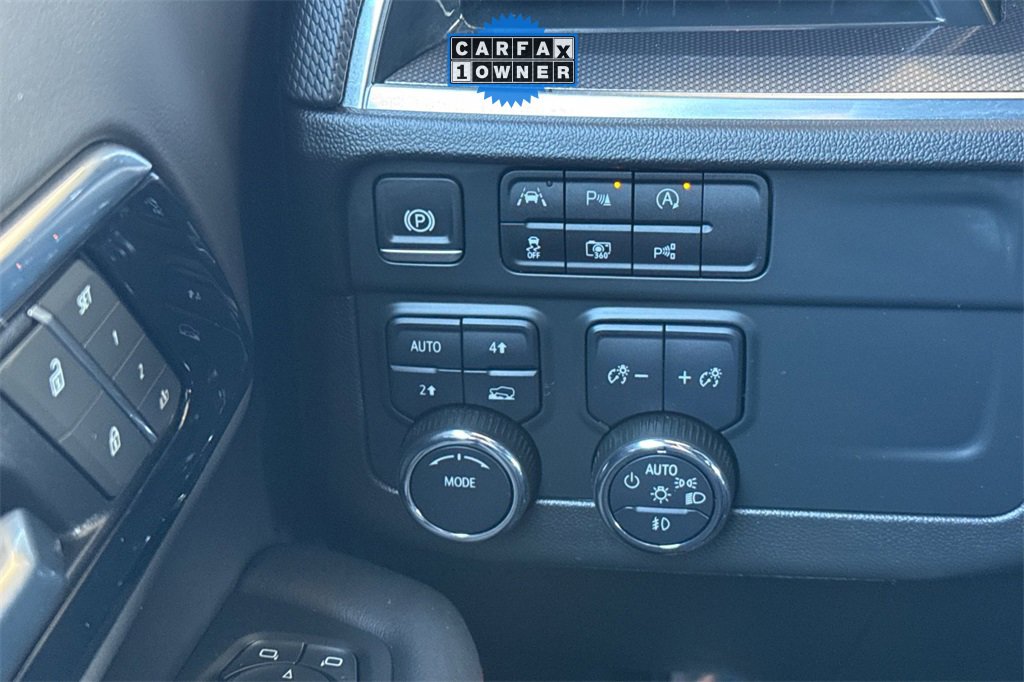 Used 2025 Chevrolet Suburban RST image 38