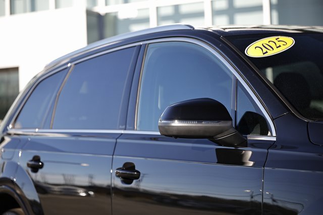 Used 2025 Audi Q7 3.0T Premium Plus image 3