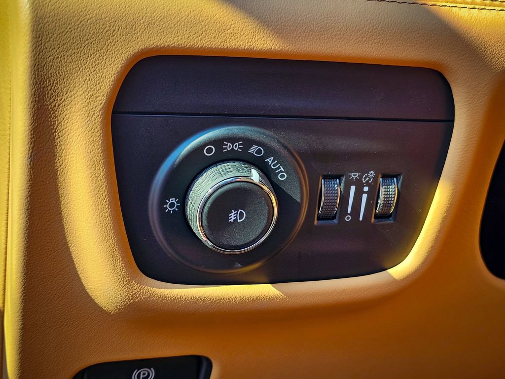 New 2026 Jeep Grand Cherokee Summit image 15