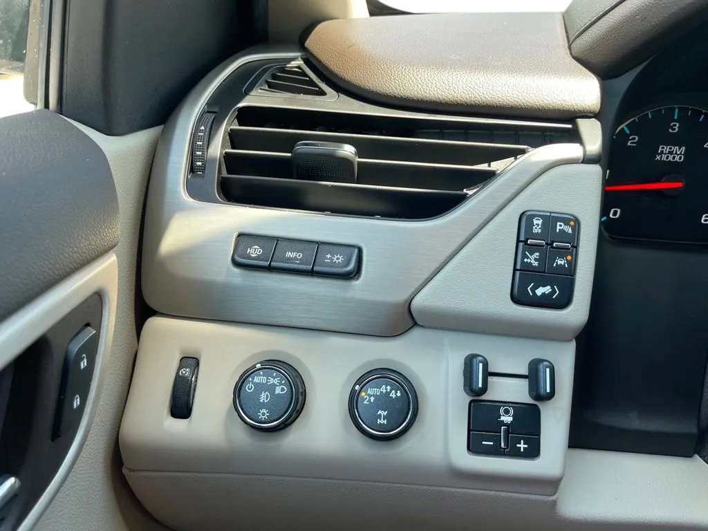 Used 2020 GMC Yukon Denali w/ Denali Ultimate Package AWD/4WD image 39