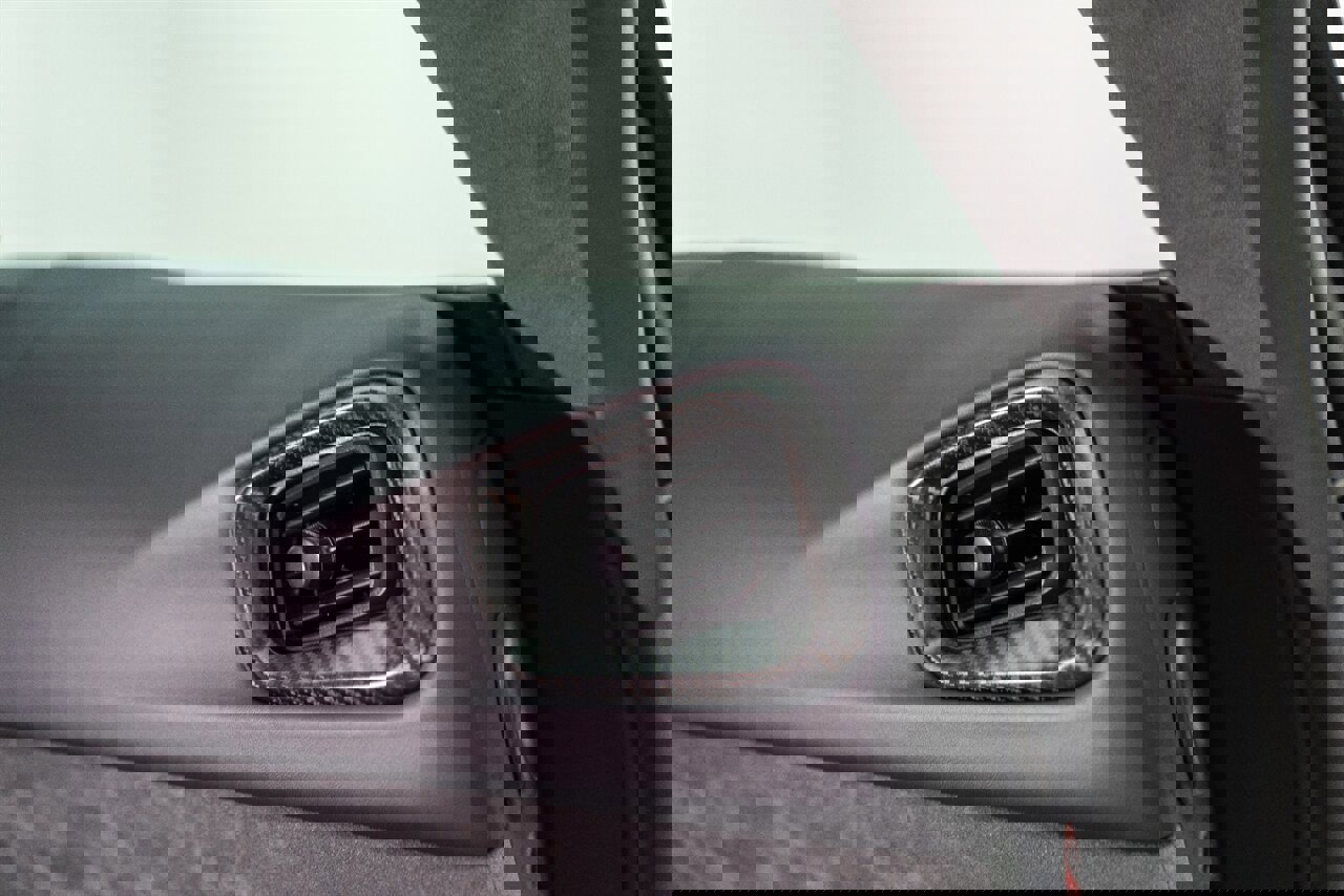 Used 2023 Aston Martin V8 Vantage Coupe image 57