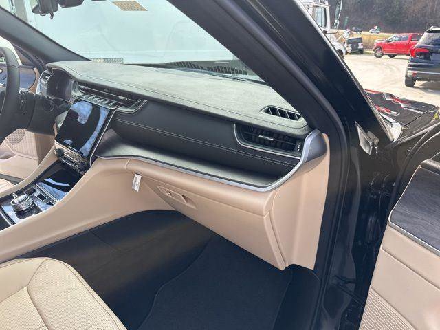 New 2025 Jeep Grand Cherokee Limited w/ Luxury Tech Group II image 34