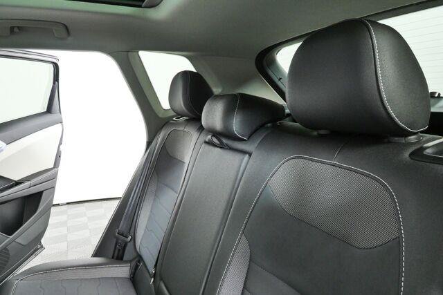 Used 2025 Volkswagen Taos SE w/ Panoramic Sunroof Package FWD image 20