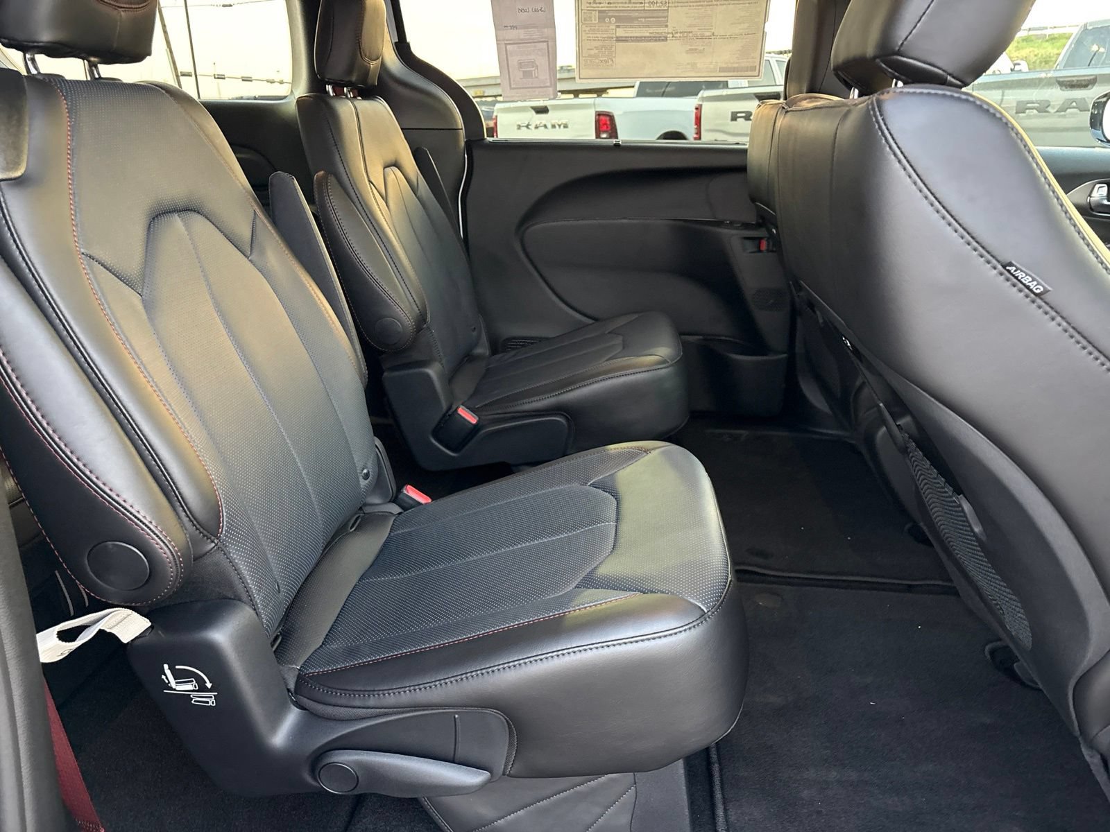 New 2027 Chrysler Pacifica Select FWD image 19