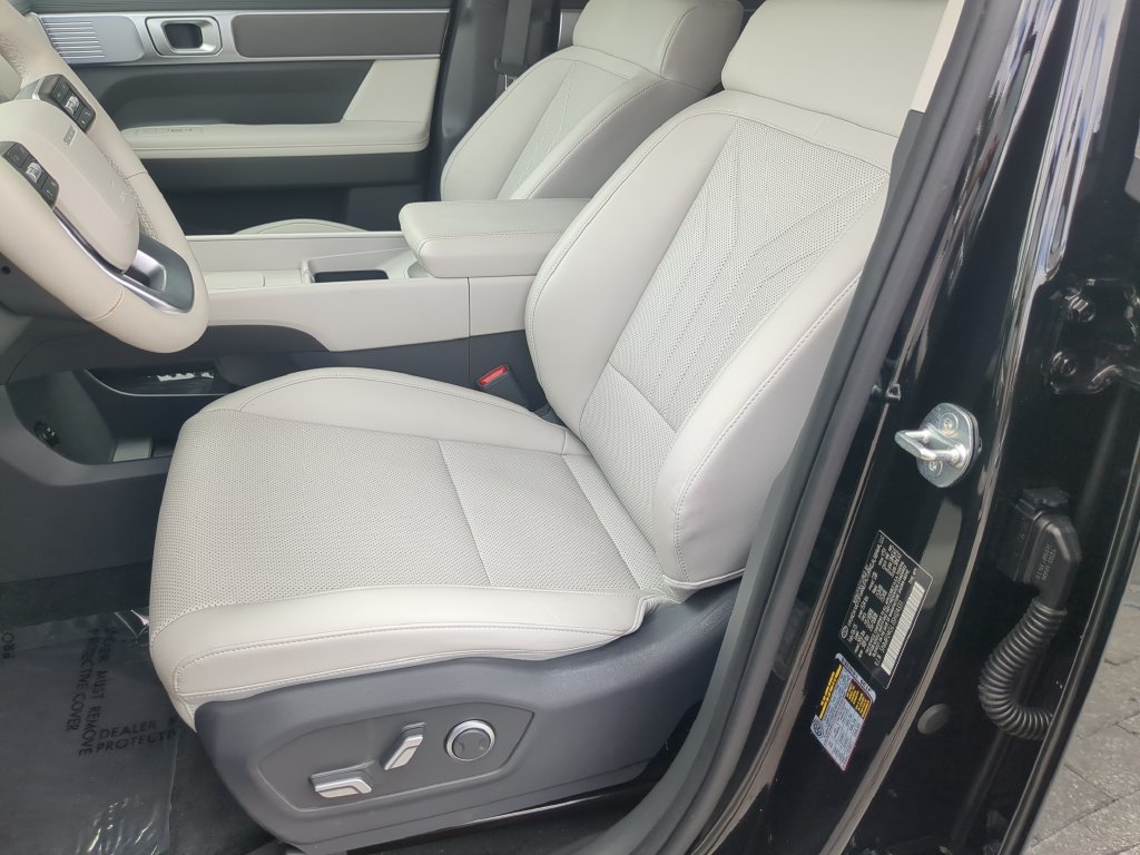 Used 2025 Hyundai Santa Fe SEL FWD image 18