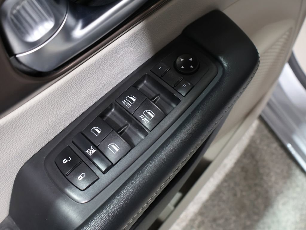 Used 2021 Chrysler Voyager LX image 19