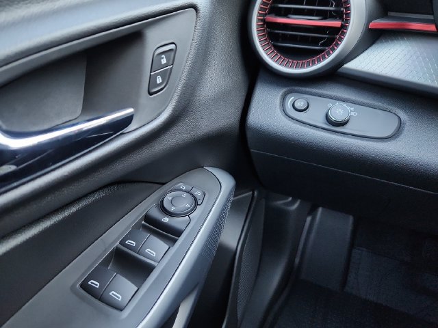 New 2026 Chevrolet Trax RS w/ Sunroof Package FWD image 20