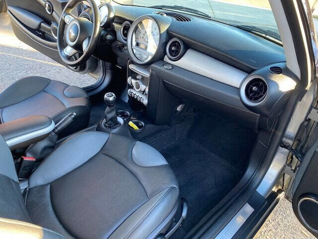 Used 2010 MINI Cooper Hardtop image 9