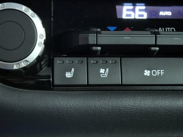 Used 2022 Toyota Tundra Platinum w/ Advanced Package AWD/4WD image 25