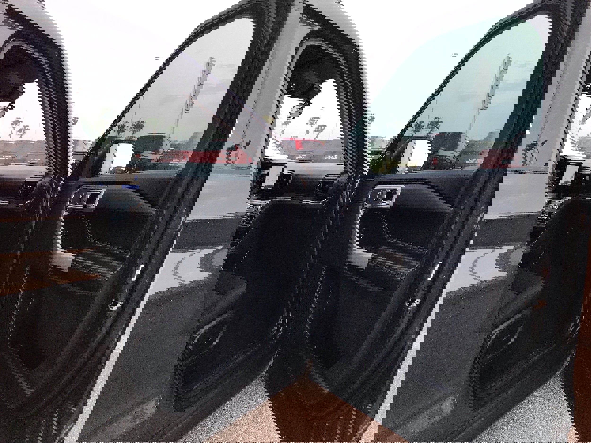 Used 2022 Ford Explorer XLT image 16