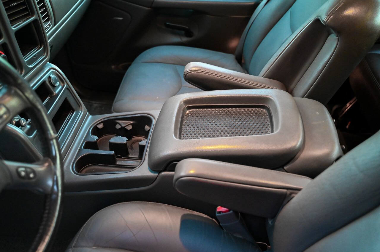 Used 2006 GMC Sierra 2500 SLT w/ Heavy-Duty Power Package AWD/4WD image 93