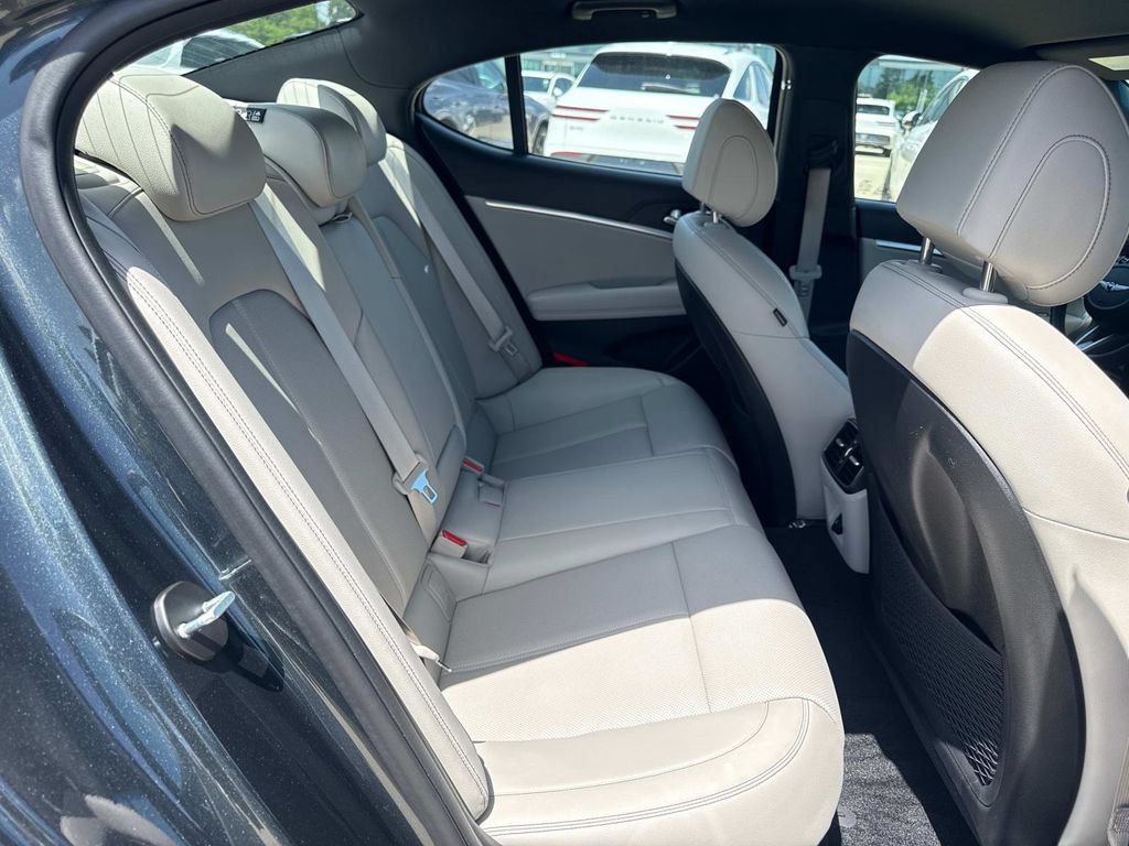 Used 2023 Genesis G70 2.0T RWD image 11