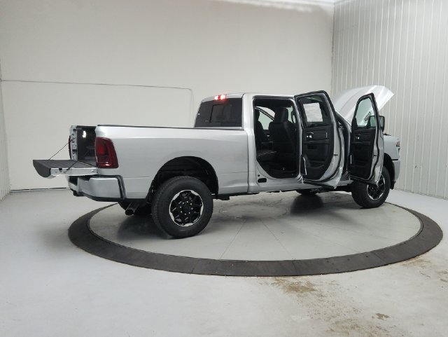 New 2026 RAM 2500 Laramie AWD/4WD image 16