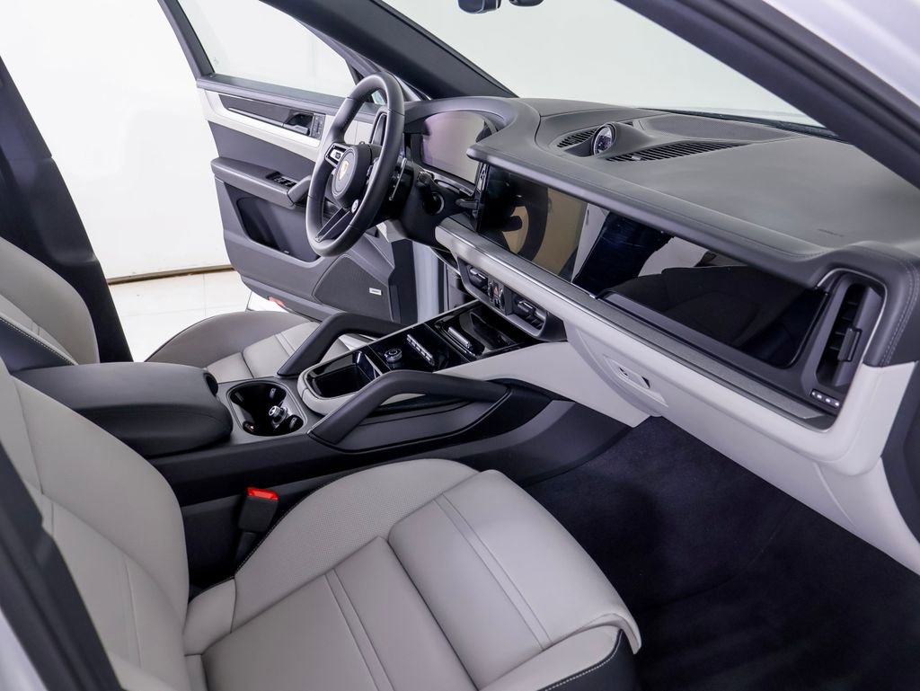 Certified 2025 Porsche Cayenne E-Hybrid Coupe AWD/4WD image 7