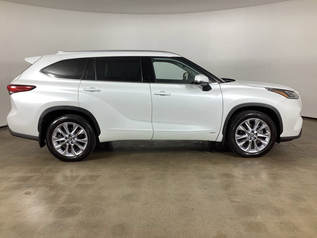 Used 2022 Toyota Highlander Limited AWD/4WD image 4