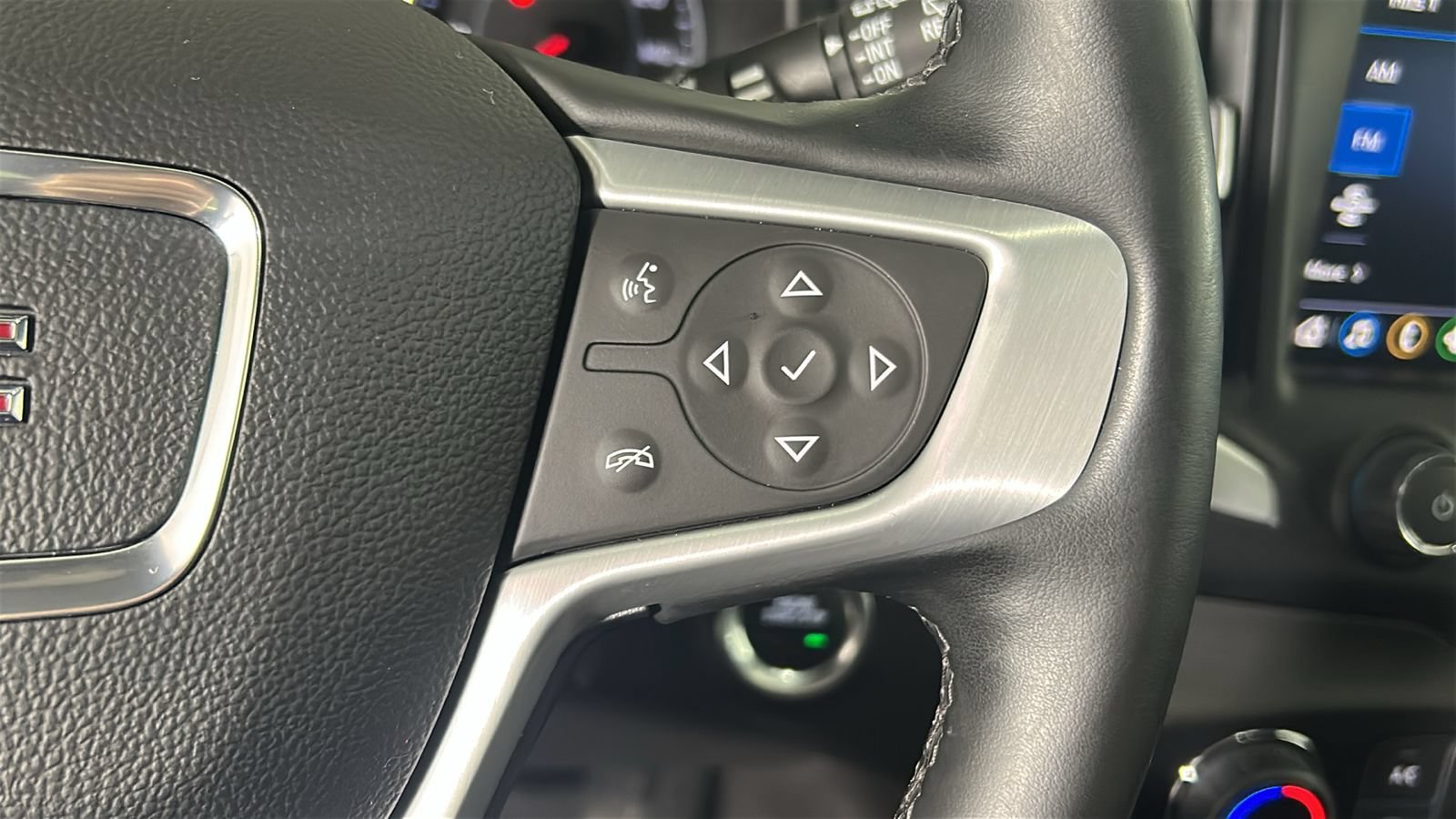 Used 2024 GMC Terrain SLT w/ Elevation Edition FWD image 21