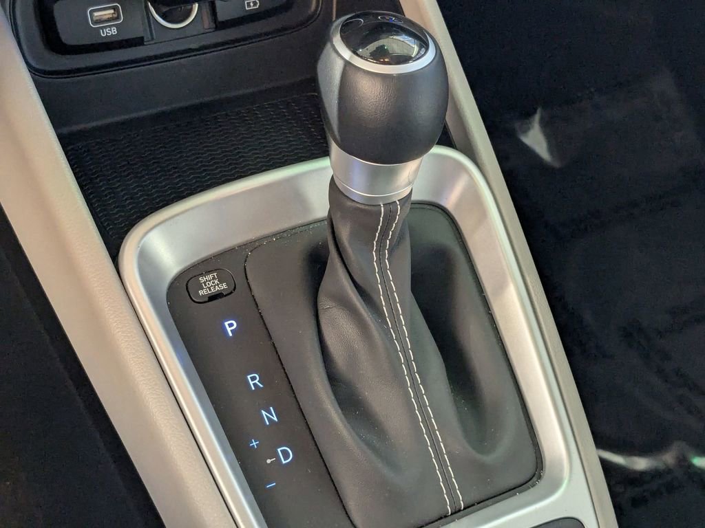 Used 2025 Hyundai Venue SEL image 17