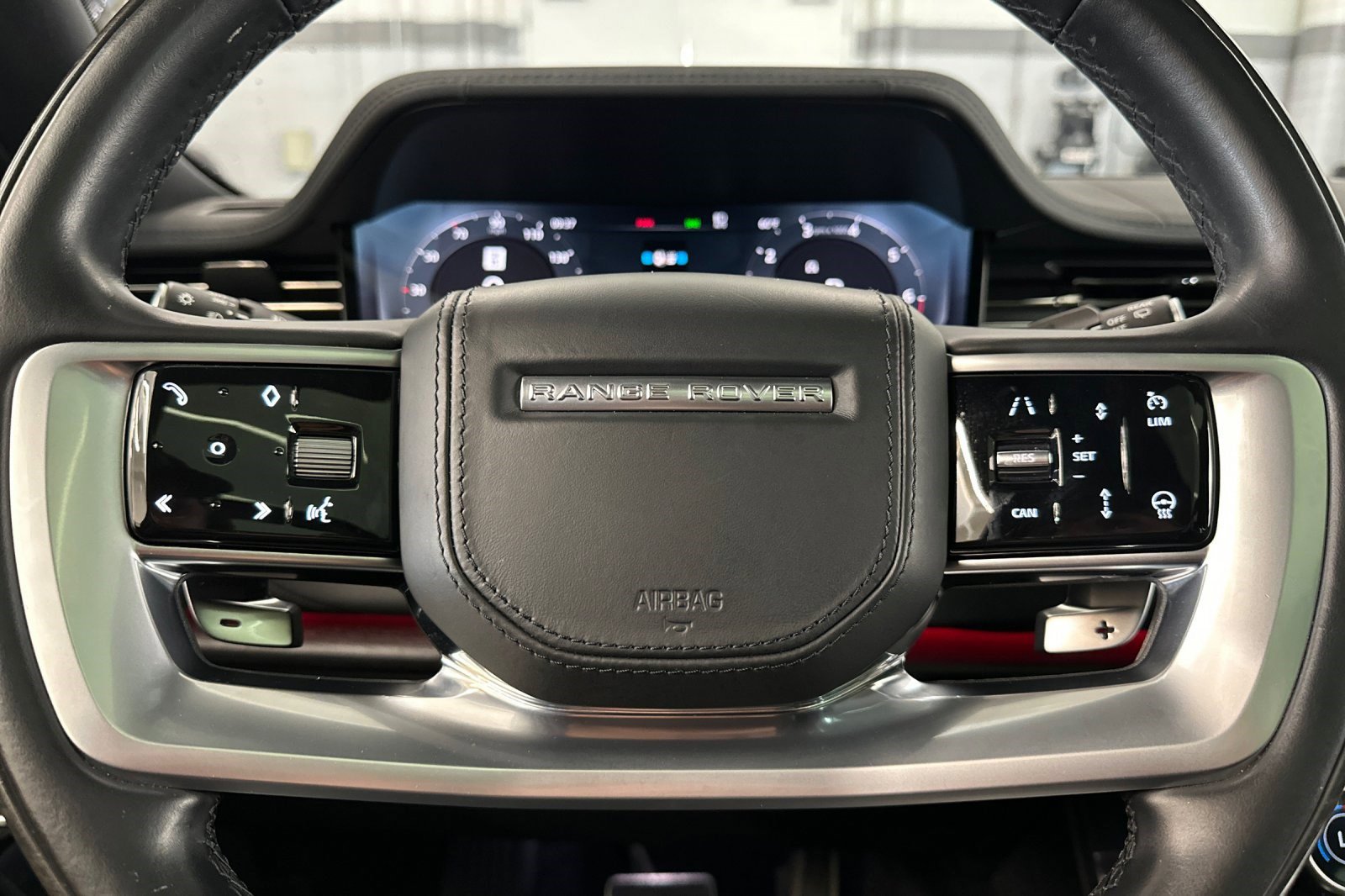 Used 2023 Land Rover Range Rover SE image 18